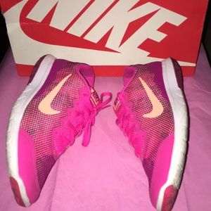 pink camo nike womens shoes
